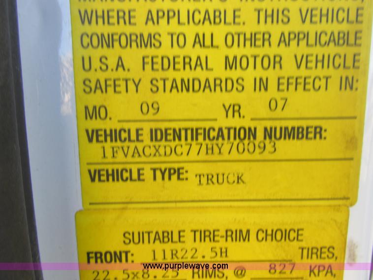 image for item L7126 2007 Freightliner Business Class M2 service truck