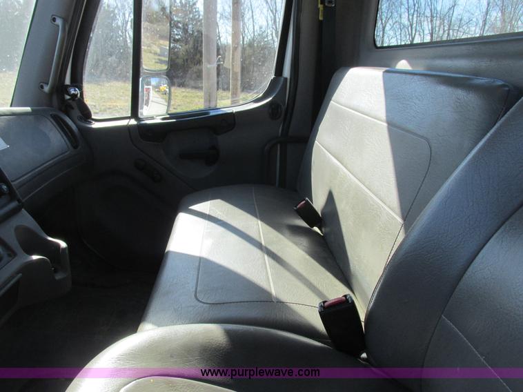 image for item L7126 2007 Freightliner Business Class M2 service truck