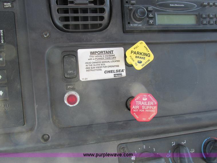 image for item L7126 2007 Freightliner Business Class M2 service truck