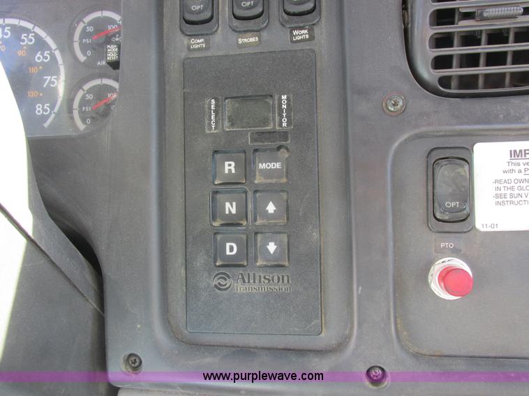 image for item L7126 2007 Freightliner Business Class M2 service truck