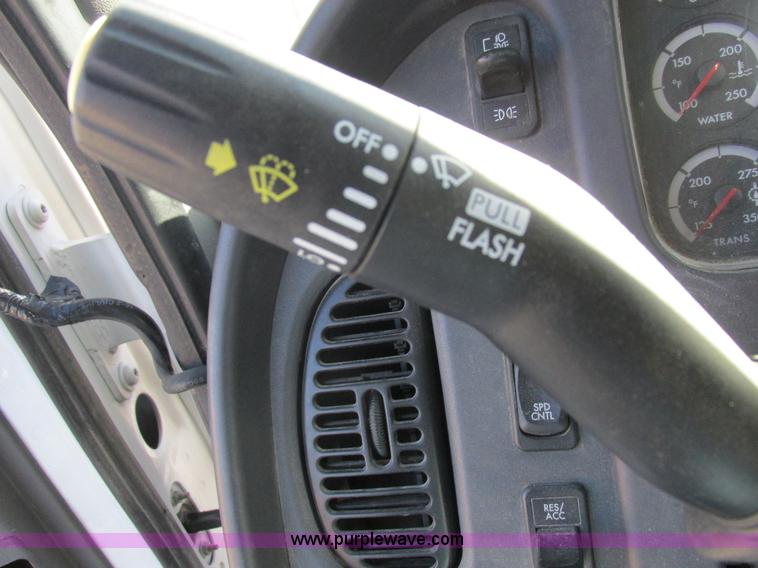 image for item L7126 2007 Freightliner Business Class M2 service truck