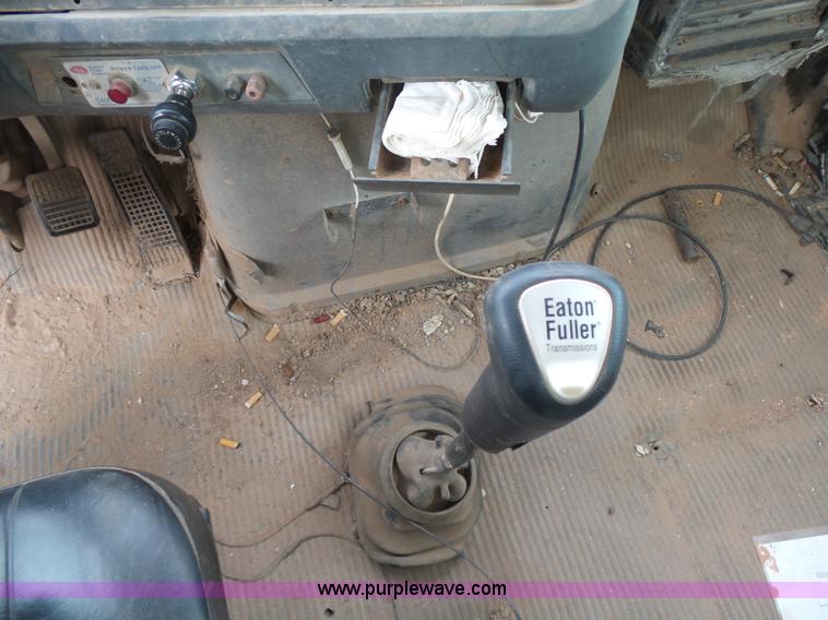 image for item L7263 1989 Ford LT9000 semi truck