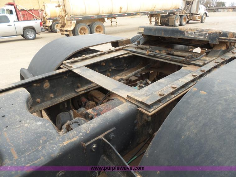 image for item L7263 1989 Ford LT9000 semi truck