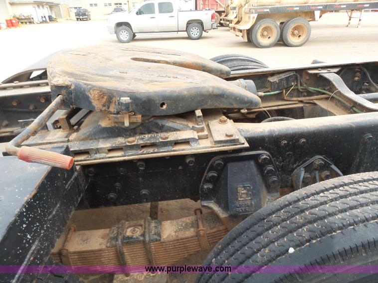 image for item L7263 1989 Ford LT9000 semi truck