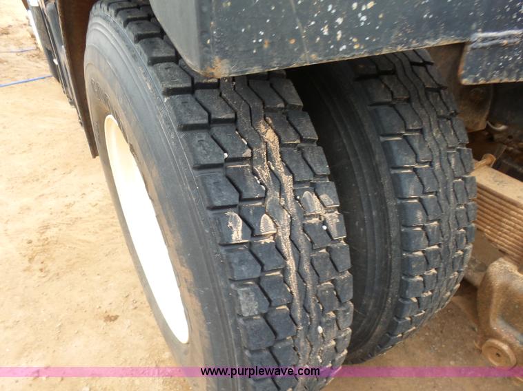 image for item L7263 1989 Ford LT9000 semi truck