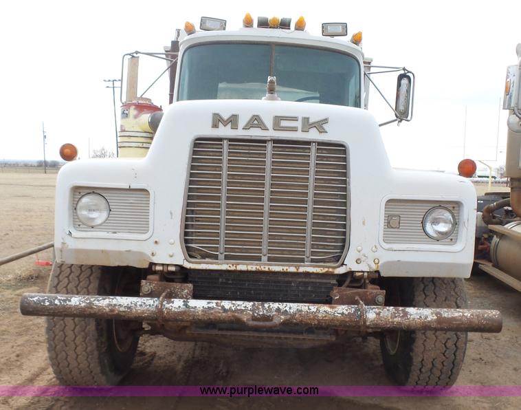 image for item L7264 1986 Mack R688ST manure spreader truck