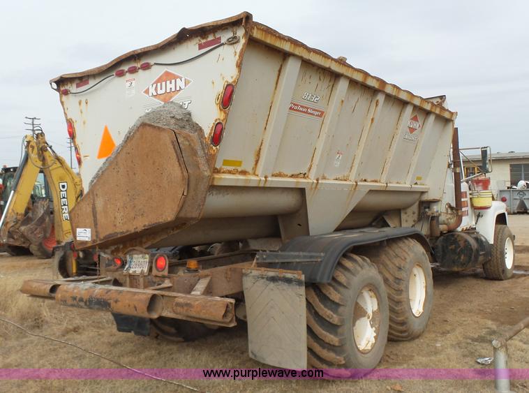 image for item L7264 1986 Mack R688ST manure spreader truck