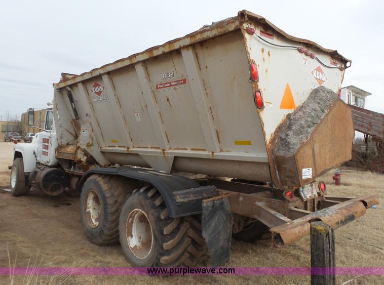 image for item L7264 1986 Mack R688ST manure spreader truck