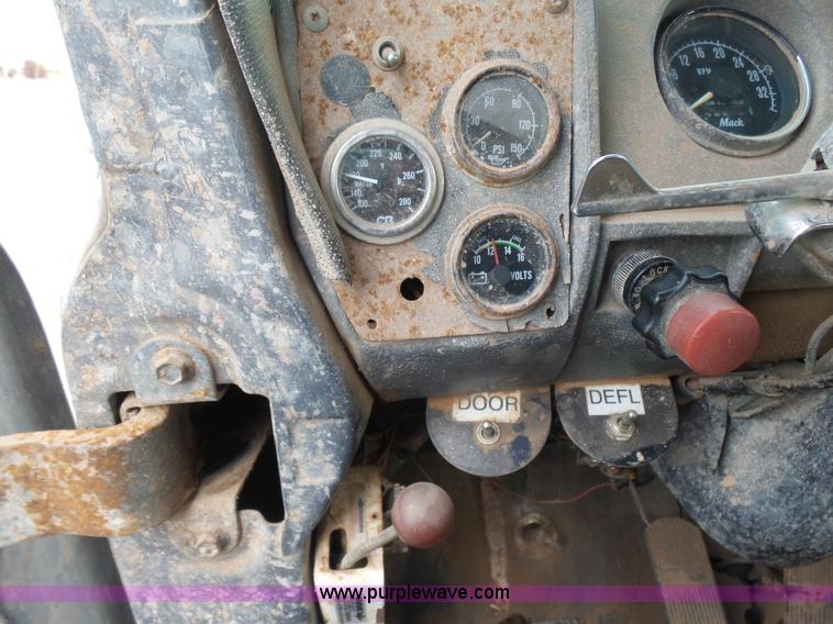 image for item L7264 1986 Mack R688ST manure spreader truck