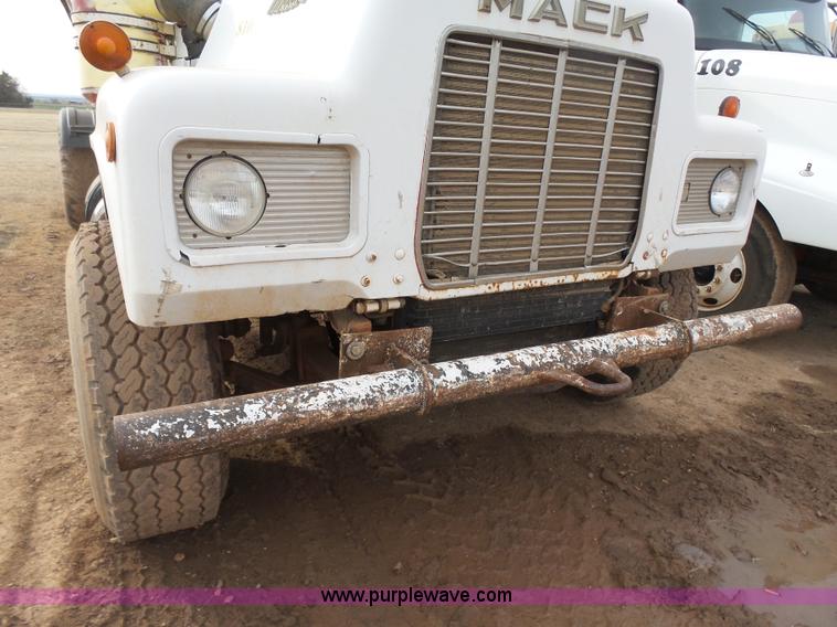 image for item L7264 1986 Mack R688ST manure spreader truck