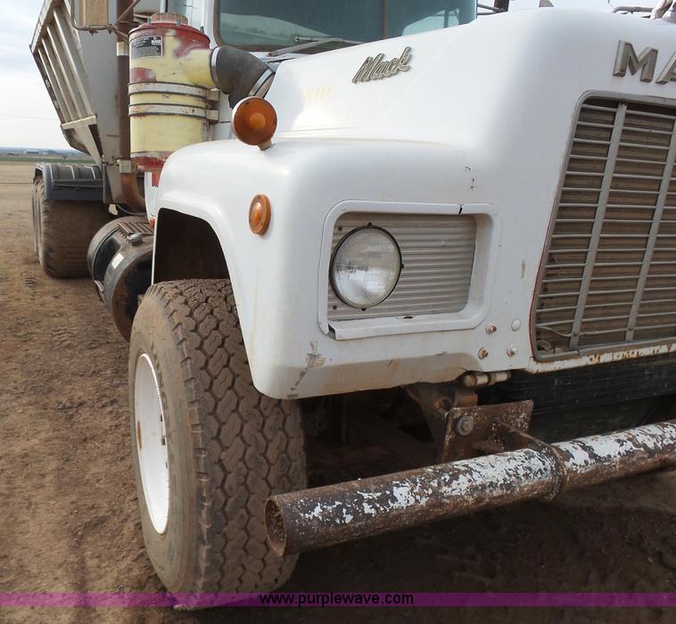 image for item L7264 1986 Mack R688ST manure spreader truck