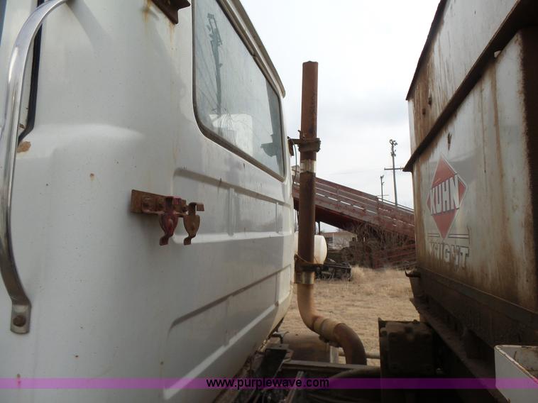 image for item L7264 1986 Mack R688ST manure spreader truck