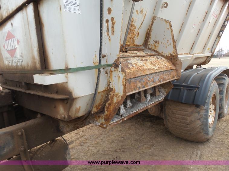 image for item L7264 1986 Mack R688ST manure spreader truck