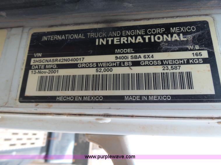 image for item L7265 2002 International 9400i semi truck