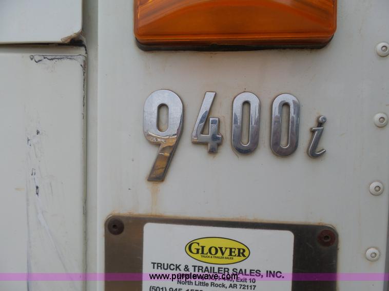image for item L7265 2002 International 9400i semi truck