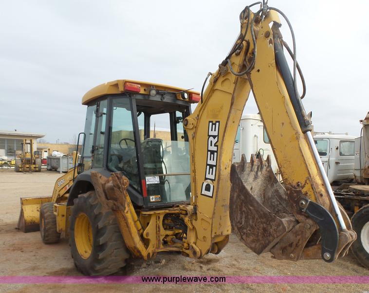 image for item L7266 2006 John Deere 644 backhoe