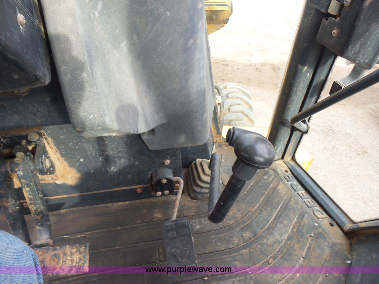 image for item L7266 2006 John Deere 644 backhoe