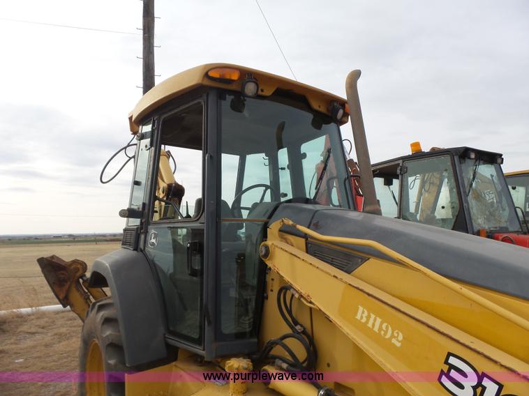 image for item L7266 2006 John Deere 644 backhoe