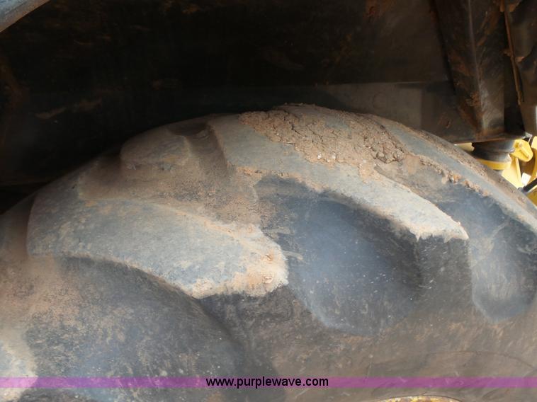 image for item L7266 2006 John Deere 644 backhoe