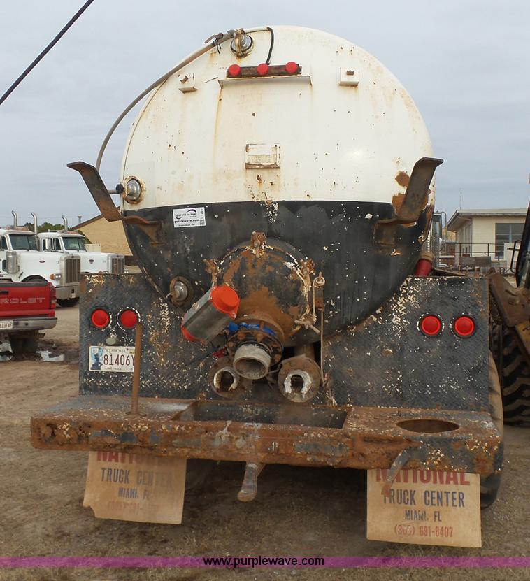 image for item L7269 2001 Mack RD690S tank truck