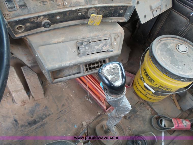 image for item L7269 2001 Mack RD690S tank truck