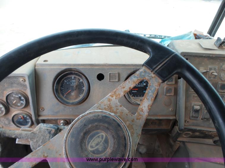 image for item L7269 2001 Mack RD690S tank truck