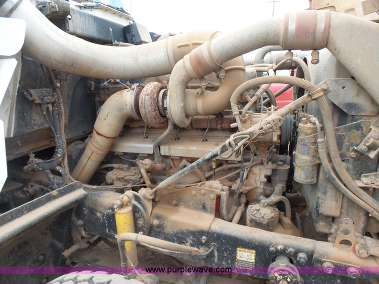 image for item L7269 2001 Mack RD690S tank truck