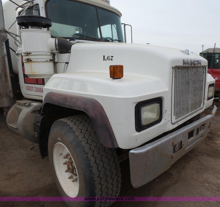 image for item L7269 2001 Mack RD690S tank truck