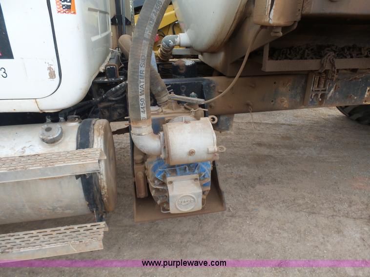 image for item L7269 2001 Mack RD690S tank truck