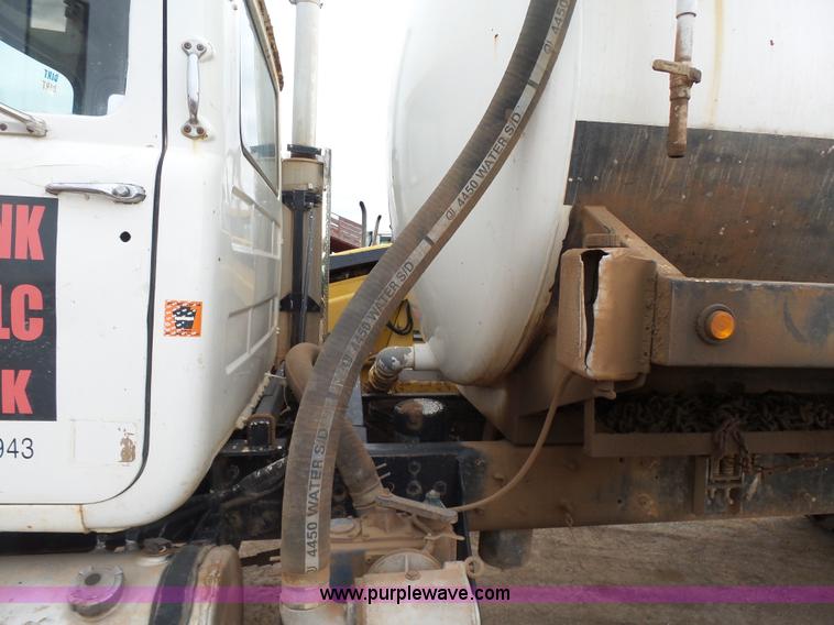 image for item L7269 2001 Mack RD690S tank truck
