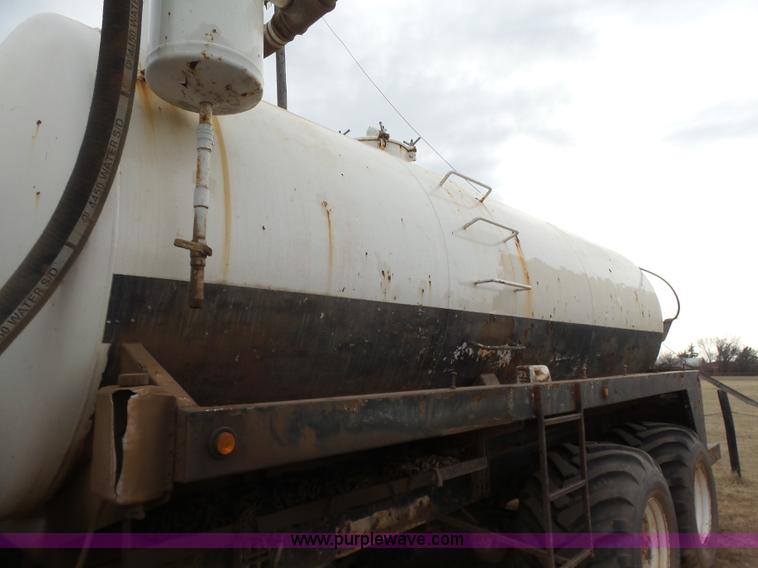 image for item L7269 2001 Mack RD690S tank truck