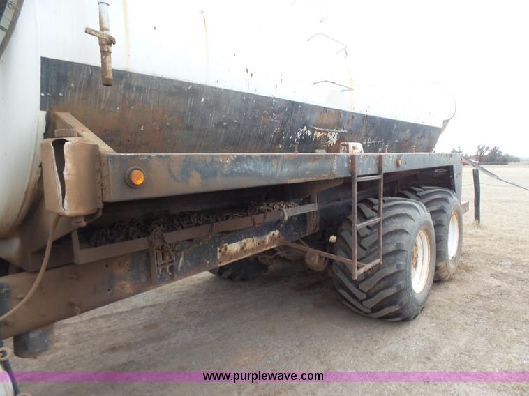 image for item L7269 2001 Mack RD690S tank truck