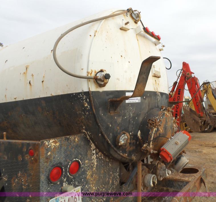 image for item L7269 2001 Mack RD690S tank truck