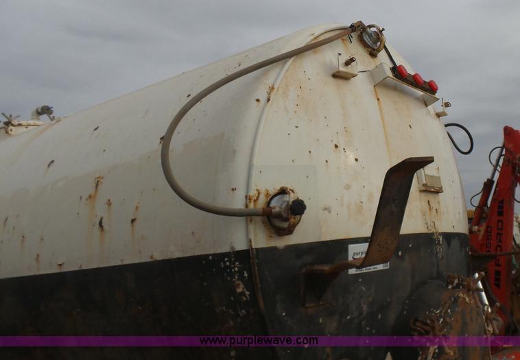 image for item L7269 2001 Mack RD690S tank truck