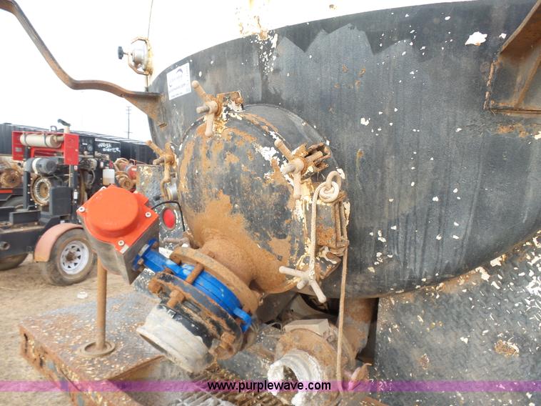 image for item L7269 2001 Mack RD690S tank truck