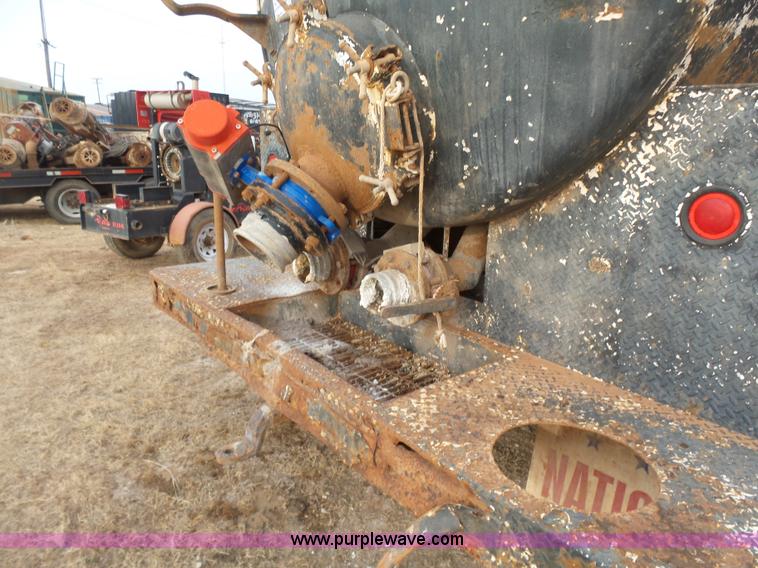 image for item L7269 2001 Mack RD690S tank truck