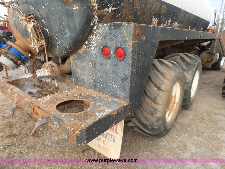 image for item L7269 2001 Mack RD690S tank truck