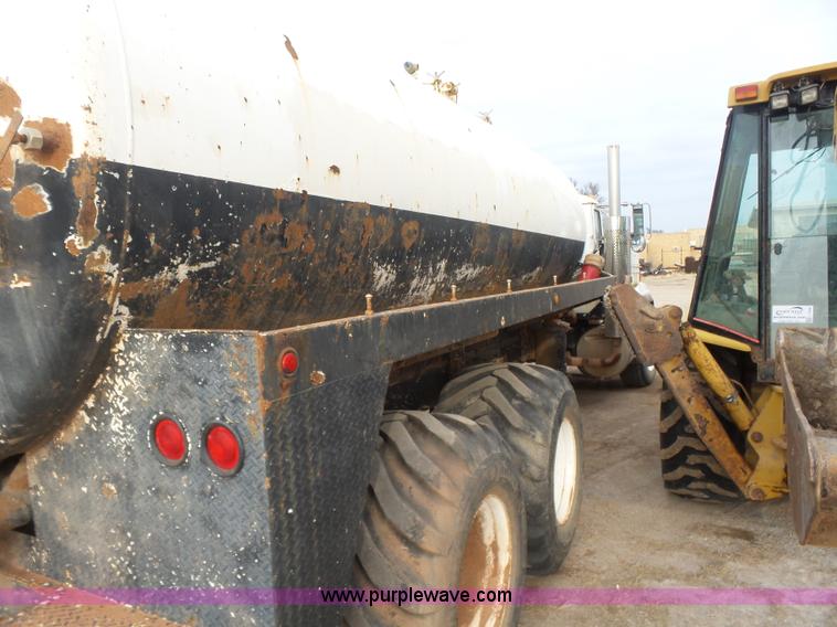 image for item L7269 2001 Mack RD690S tank truck