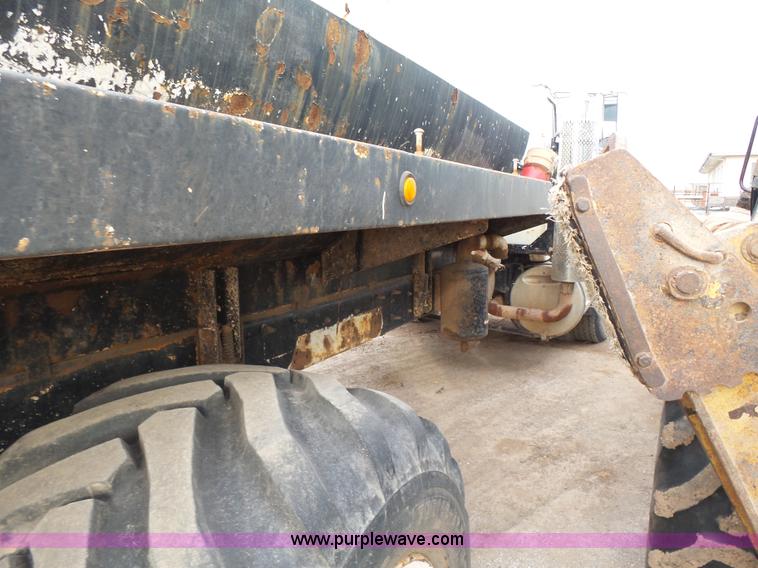 image for item L7269 2001 Mack RD690S tank truck