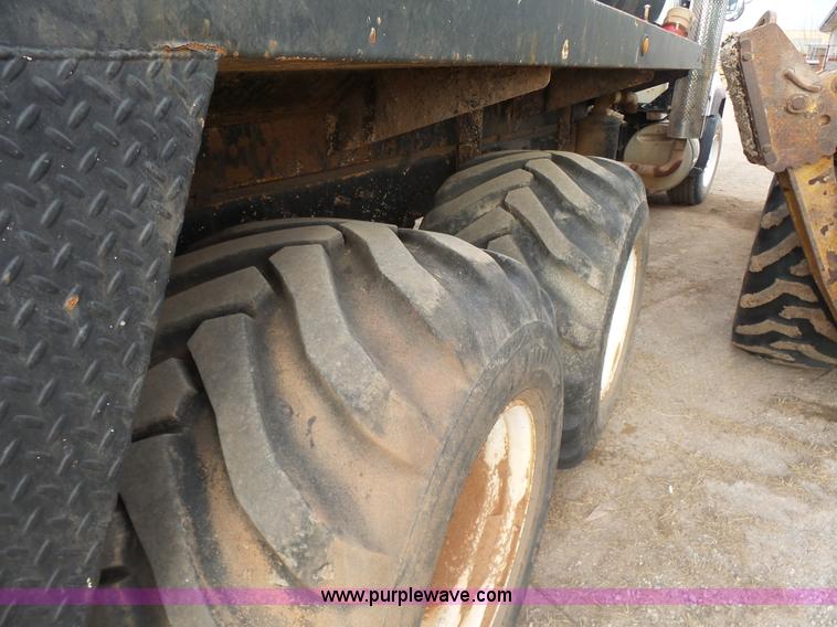 image for item L7269 2001 Mack RD690S tank truck