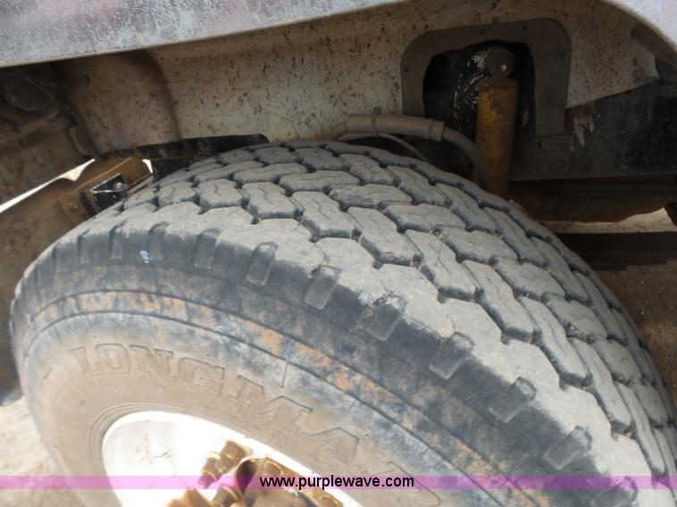 image for item L7269 2001 Mack RD690S tank truck