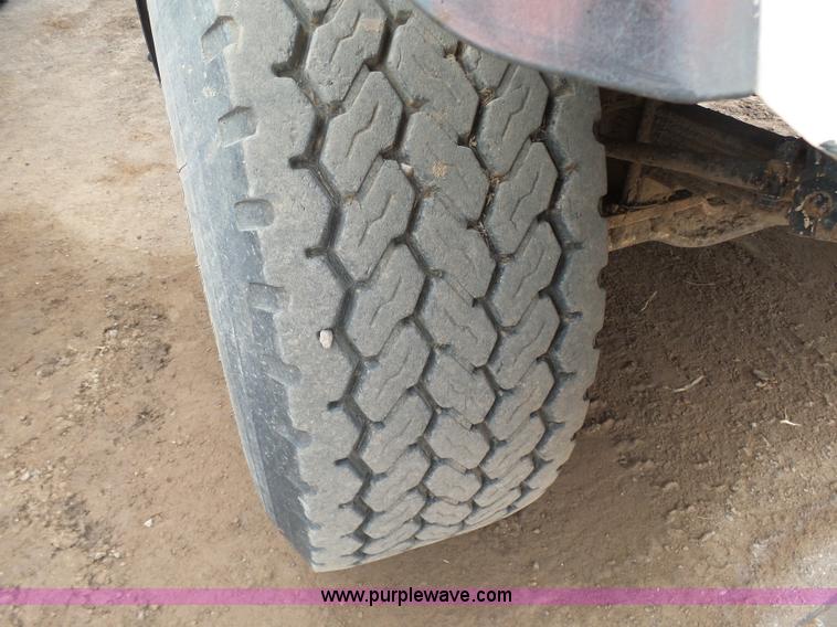 image for item L7269 2001 Mack RD690S tank truck