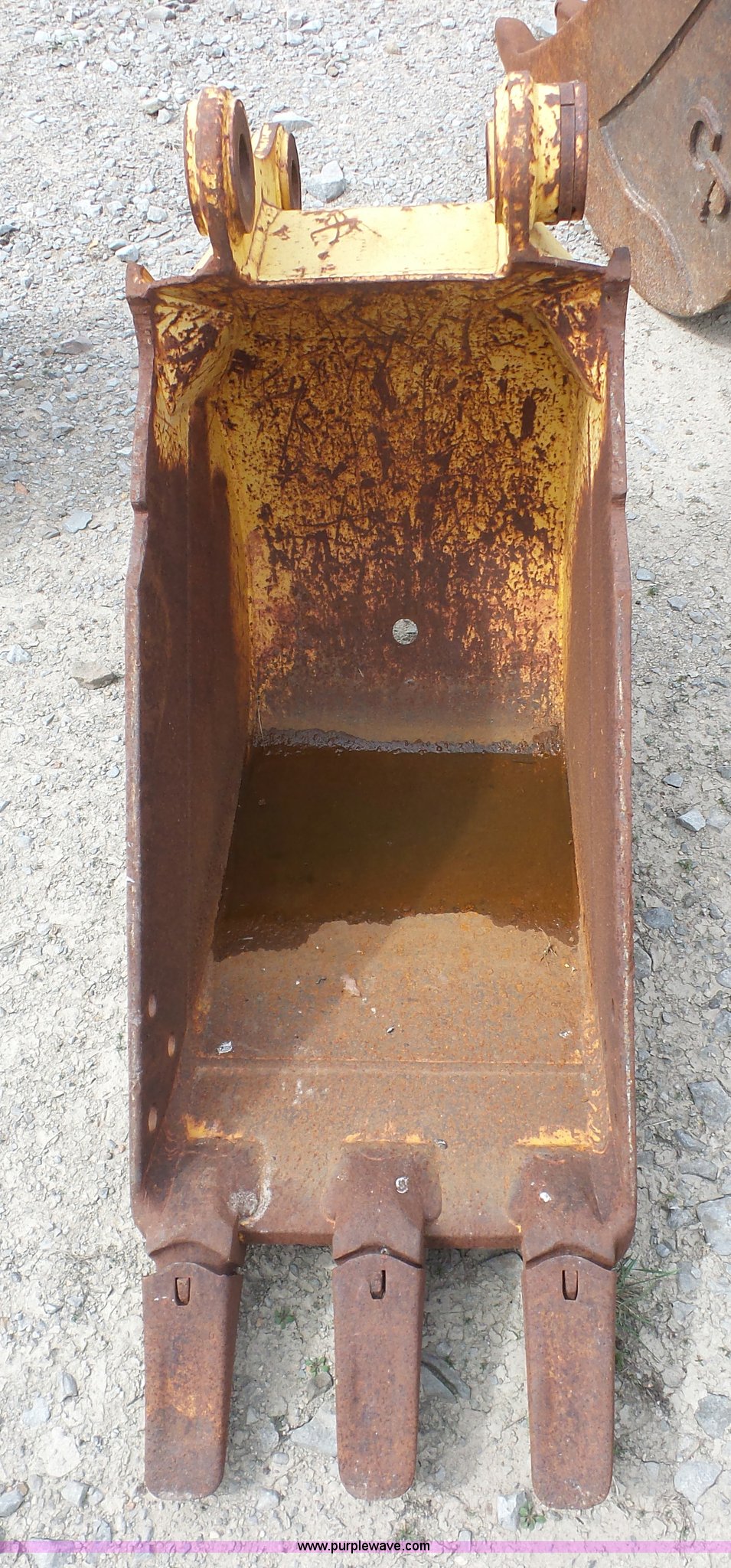 Case 580 backhoe bucket in Topeka, KS Item BF9014 sold Purple Wave