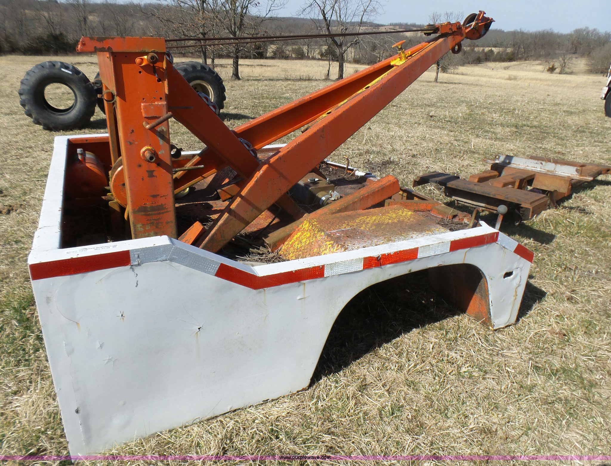 Holmes 440 wrecker bed in Conway, MO Item BG9148 sold Purple Wave