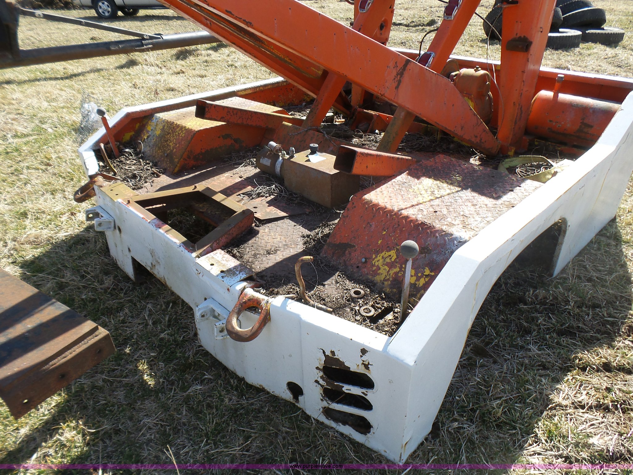 Holmes 440 wrecker bed in Conway, MO Item BG9148 sold Purple Wave