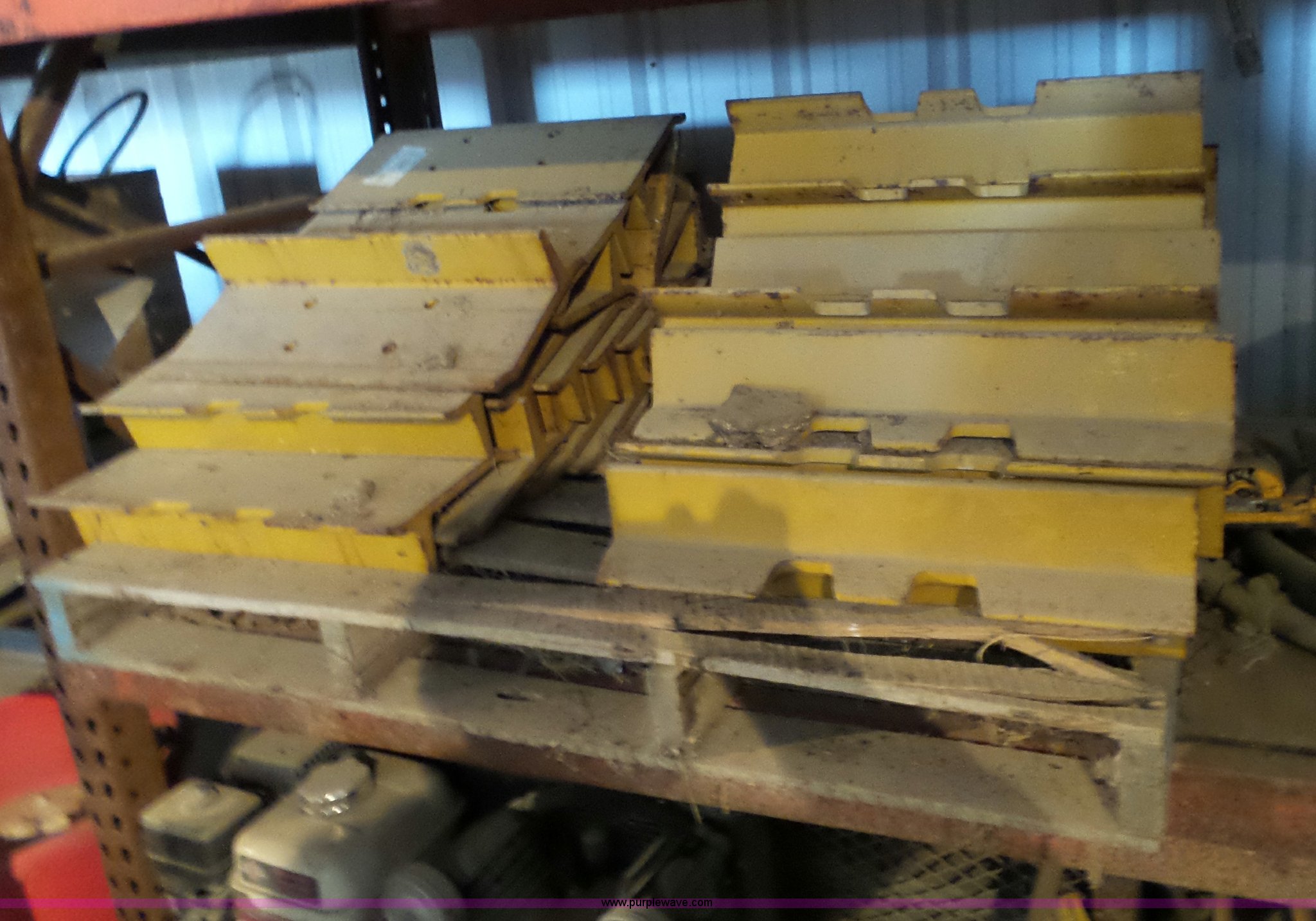 (50) Caterpillar dozer track pads in Mound Valley , KS Item BL9672