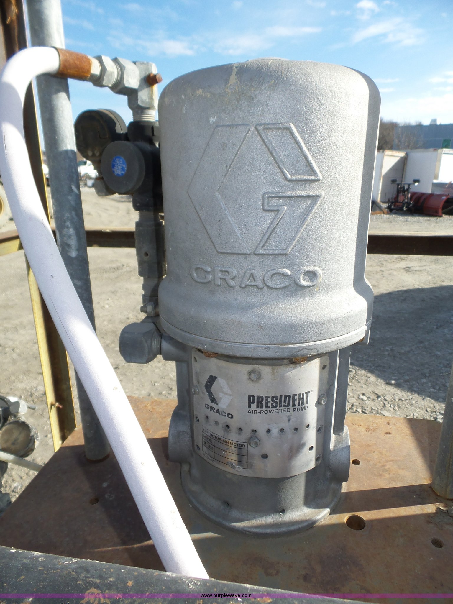 Graco 207352 President pump in Omaha, NE Item BX9021 sold Purple Wave