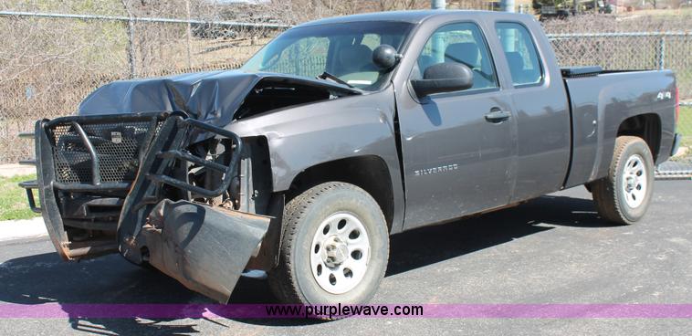 image for item AO9416 2011 Chevrolet Silverado 1500 Ext. Cab pickup truck