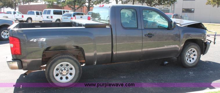image for item AO9416 2011 Chevrolet Silverado 1500 Ext. Cab pickup truck