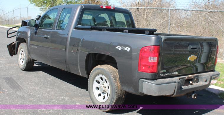 image for item AO9416 2011 Chevrolet Silverado 1500 Ext. Cab pickup truck